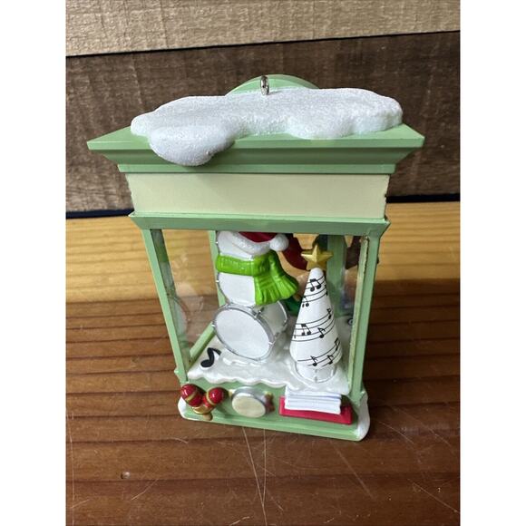 Hallmark 2015 Christmas Window Ornament Tammy’s Tune Shop - Picture 3 of 6